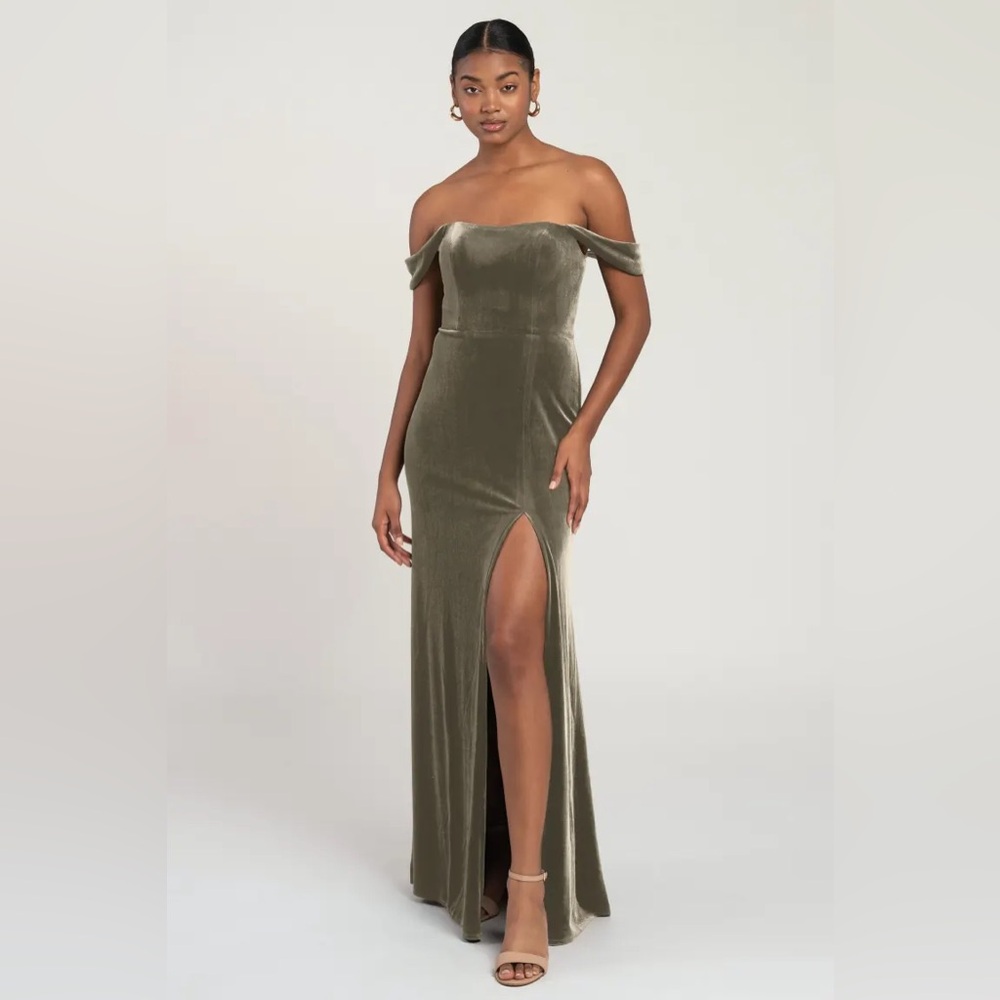 Jenny Yoo Issa Off-The-Shoulder Stretch Velvet Column Gown, size 6